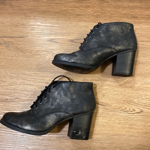 Black Heel Boot - Picture 6 of 10